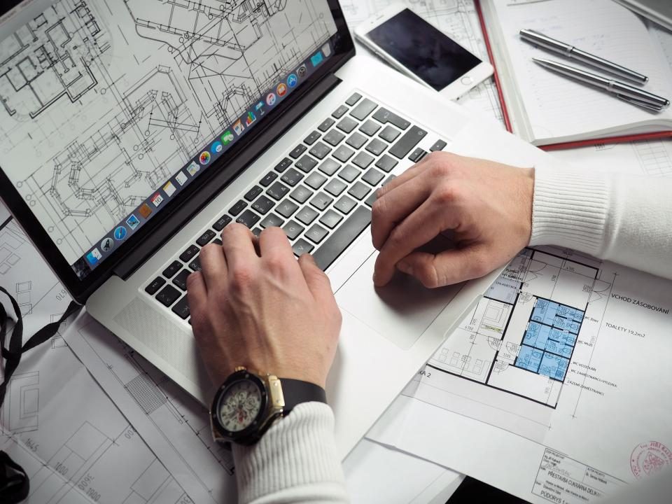 Jasa Desain Company Profile Surabaya di Luxary Media