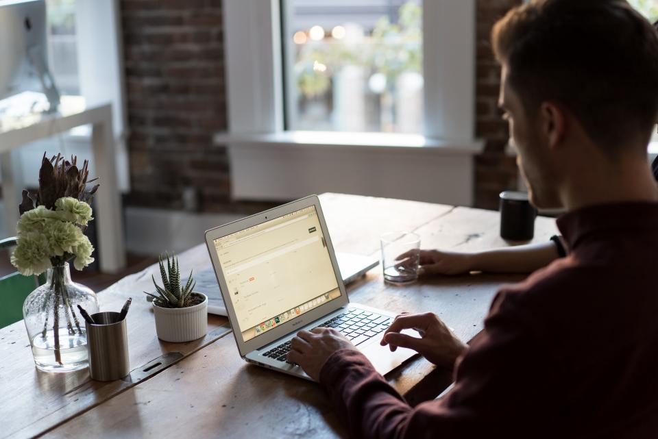 Jasa Pembuatan Website Company Profile Surabaya di Luxary Media